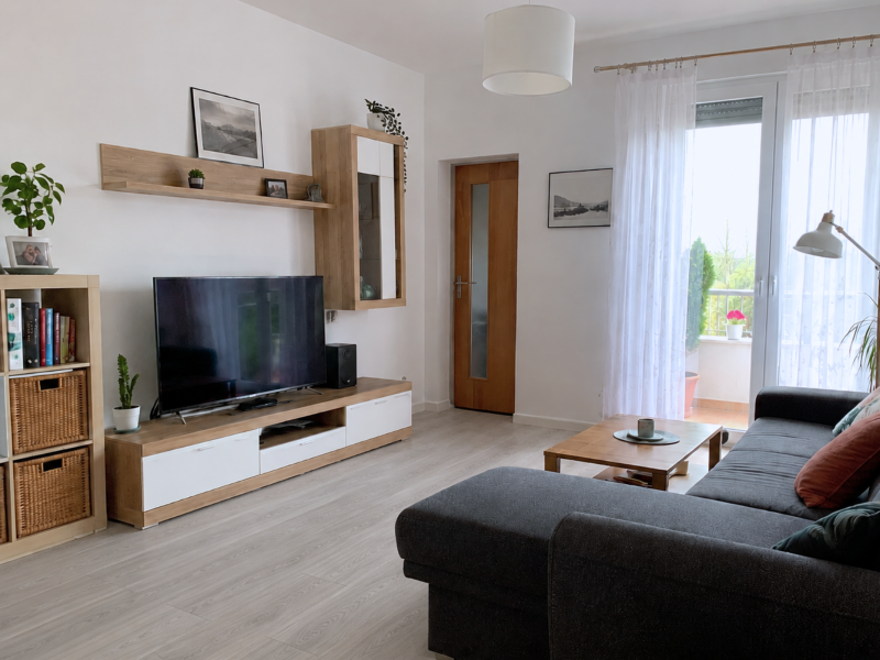 Interiér po pokládce podlahy  Šedá elegance